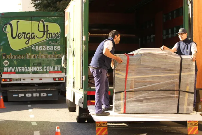 Traslado corporativo de puestos de trabajo y equipamiento de oficina